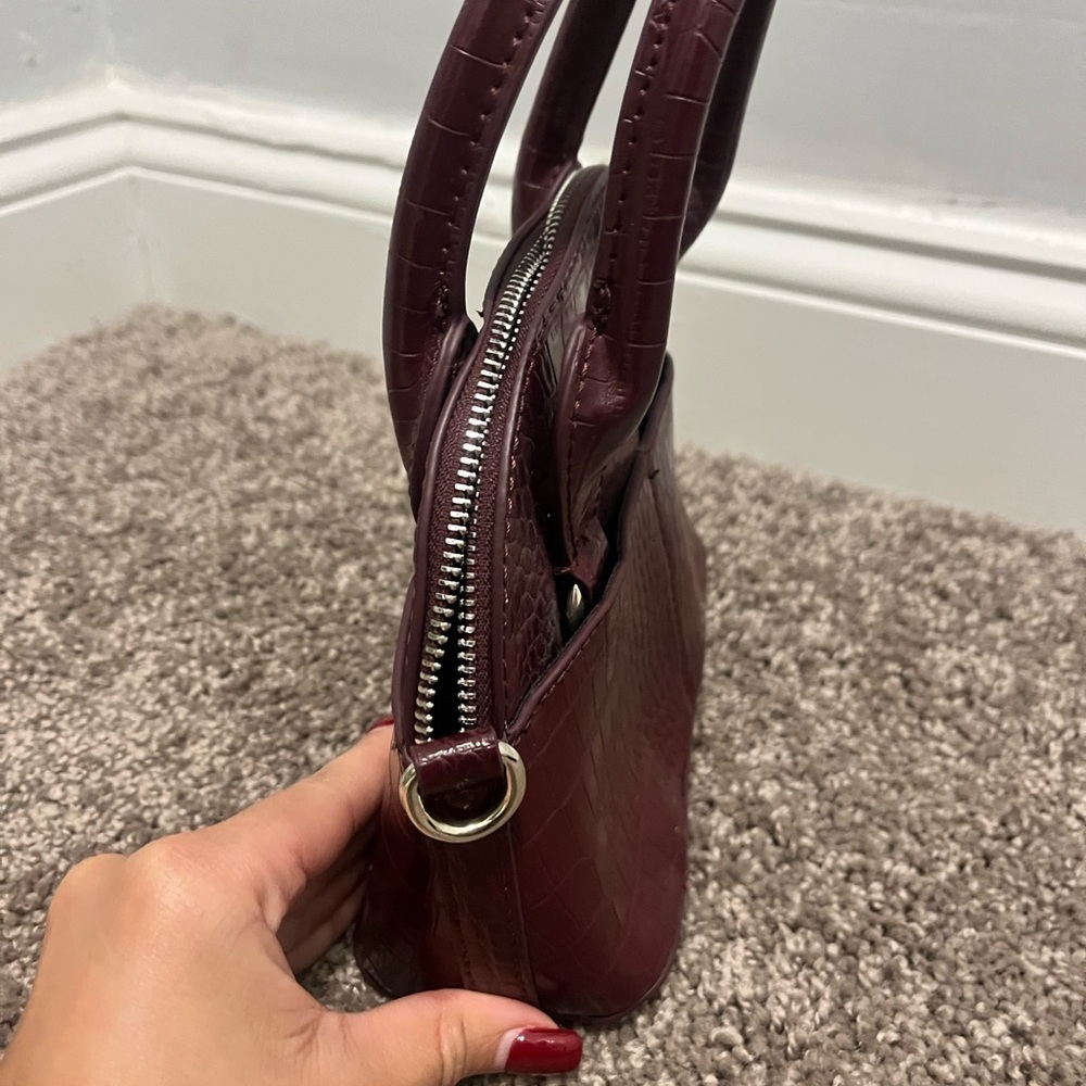 Zara mini Burgundy Croc-Embossed Handbag - Picture 3 of 7